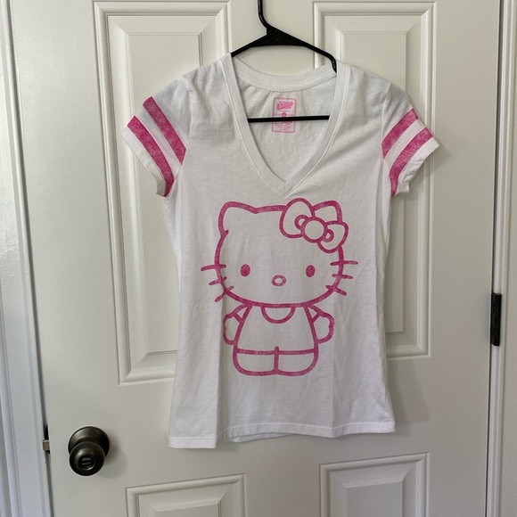 Hello Kitty T-shirt - Picture 1 of 5